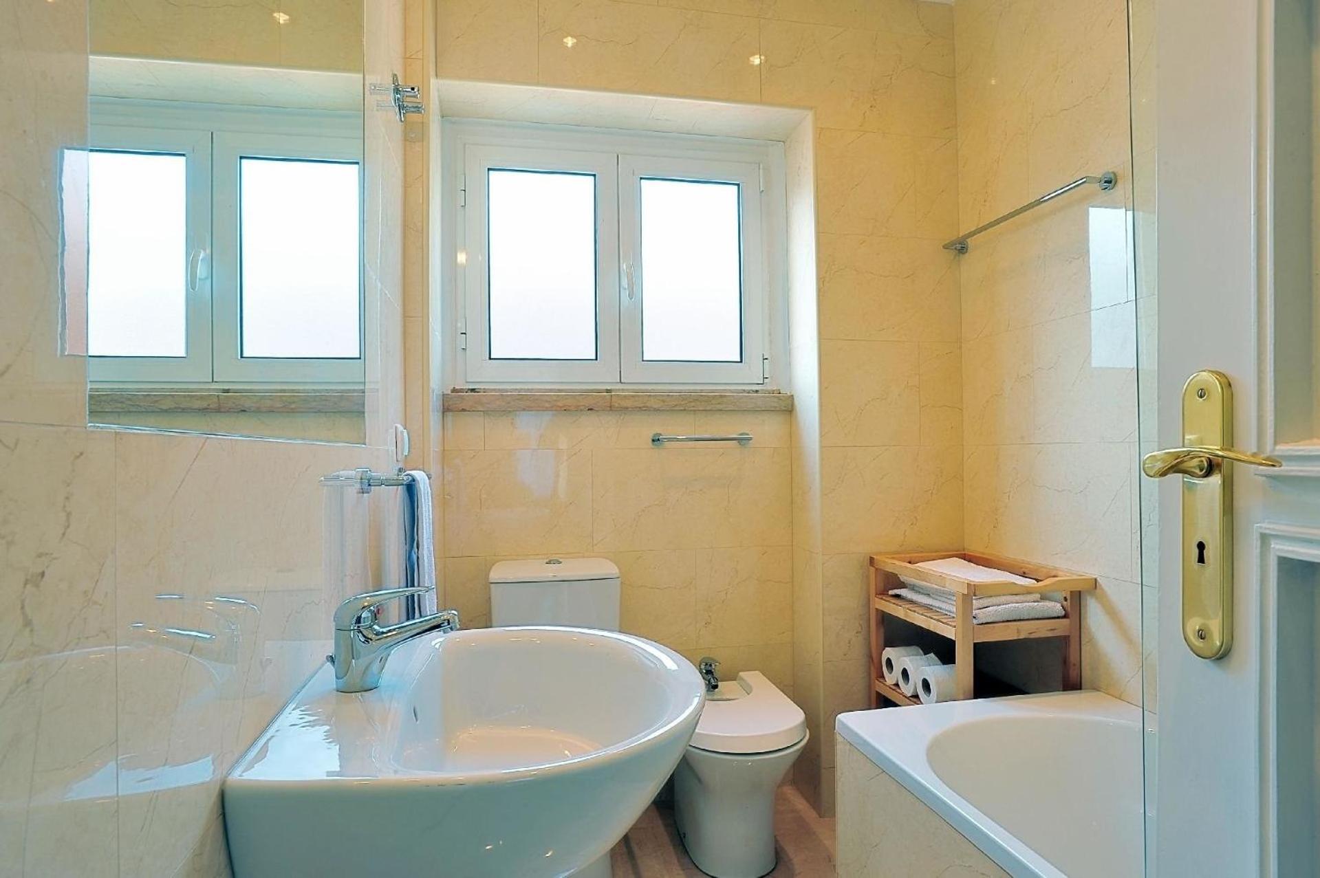 Studio Fuer 11 Personen Und 1 Kind In Lissabon, Regio De Costa De - B58323 Lissabon