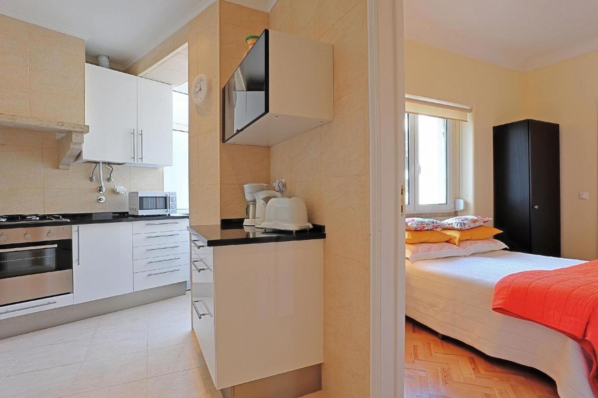 Studio Fuer 11 Personen Und 1 Kind In Lissabon, Regio De Costa De - B58323 * Lissabon