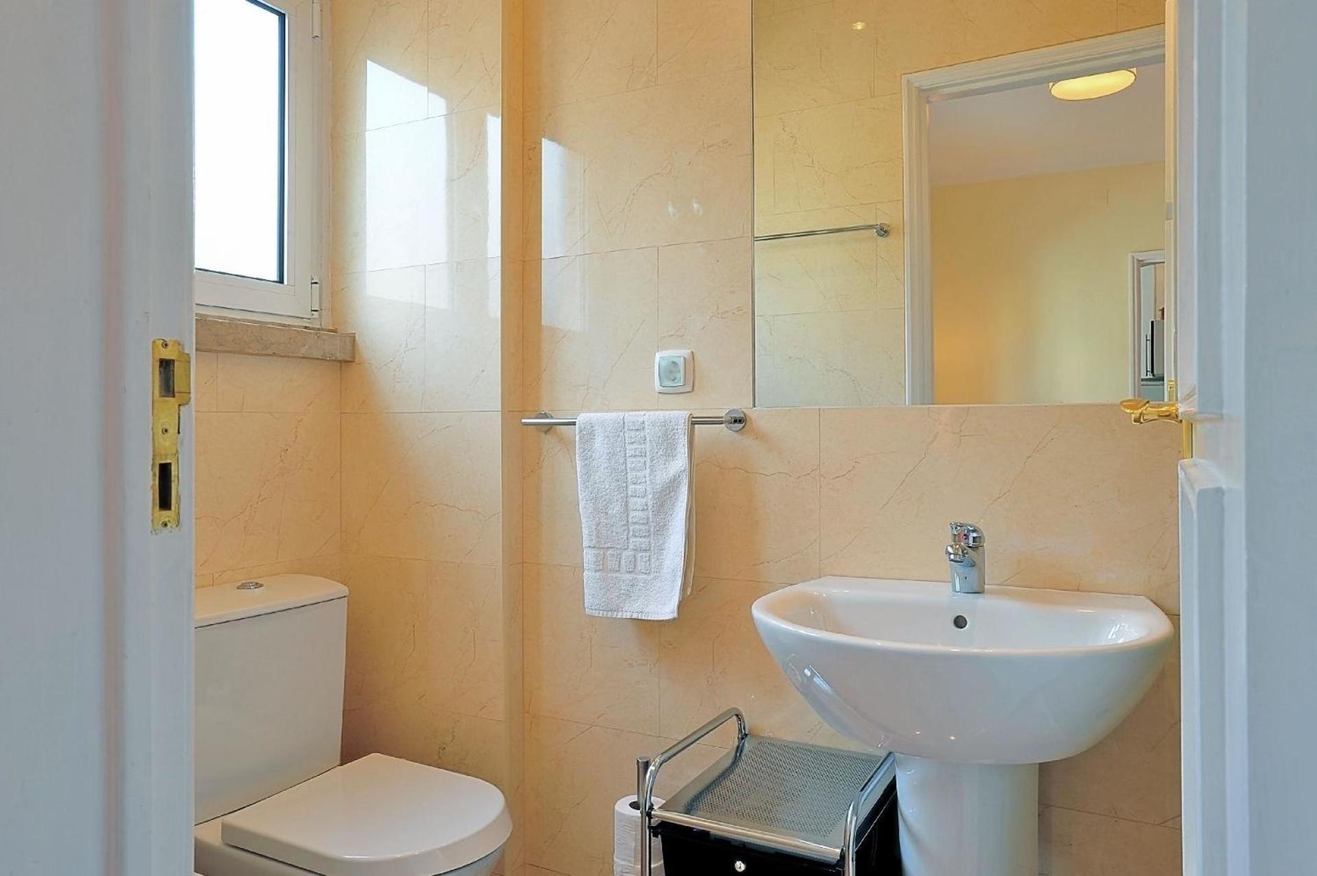 Apartment Studio Fuer 11 Personen Und 1 Kind In Lissabon, Regio De Costa De - B58323 Lissabon